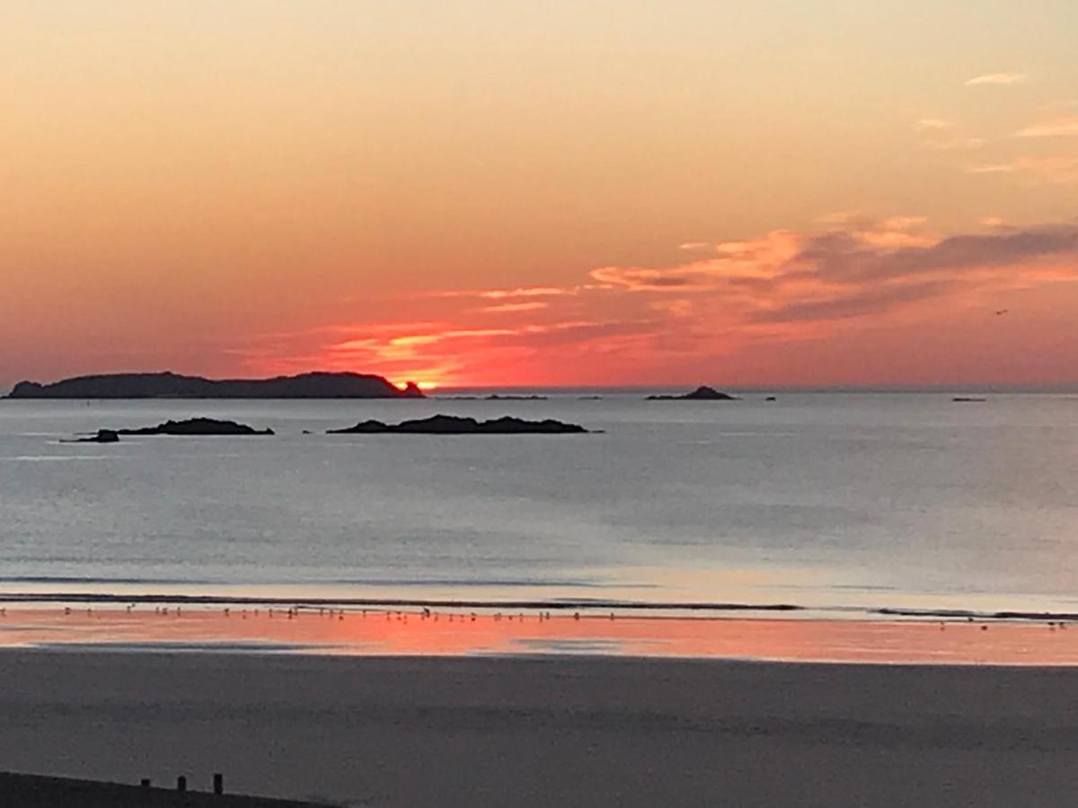 La Caravelle au plus près de la mer Saint-Malo Extérieur photo