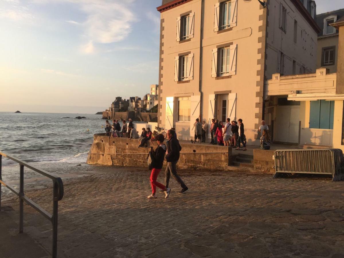 La Caravelle au plus près de la mer Saint-Malo Extérieur photo
